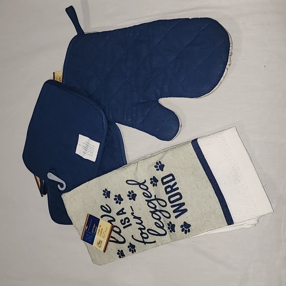 New Kitchen Linen Set - Picture 2 of 3